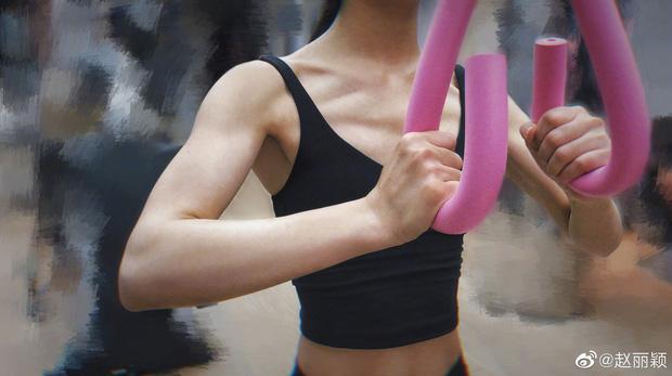 Hot nhất Weibo hiện tại: Triệu Lệ Dĩnh khiến netizen choáng nặng với màn khoe cơ bắp cuồn cuộn khó tin-1