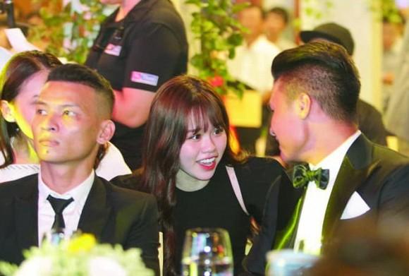 Bạn gái Quang Hải giải thích về sự khác biệt giữa ảnh trên mạng và ngoài đời-1