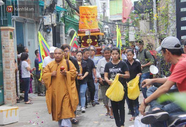 Dòng người nấc nghẹn, tiễn đưa học sinh lớp 6 bị cây đổ tử vong về nơi an nghỉ cuối cùng-5