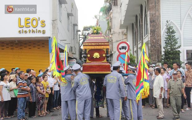 Dòng người nấc nghẹn, tiễn đưa học sinh lớp 6 bị cây đổ tử vong về nơi an nghỉ cuối cùng-1