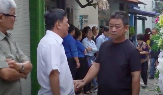 Dòng người nấc nghẹn, tiễn đưa học sinh lớp 6 bị cây đổ tử vong về nơi an nghỉ cuối cùng-3