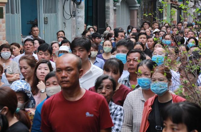 Dòng người nấc nghẹn, tiễn đưa học sinh lớp 6 bị cây đổ tử vong về nơi an nghỉ cuối cùng-2