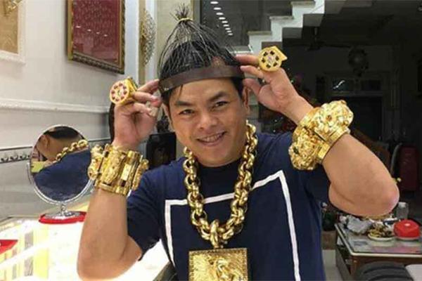 Phúc XO, kẻ nổi danh nhờ đeo nhiều vàng sắp hầu tòa-1