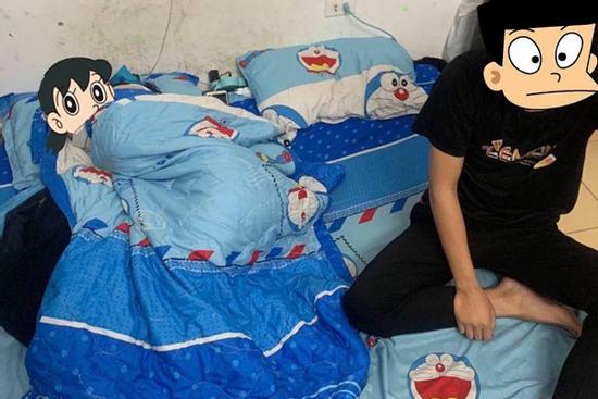 Đến nhà bạn gái tránh nóng, thanh niên tá hỏa thấy nàng đang  'mây mưa' với người khác