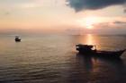 Cảnh bình minh màu hồng trên biển Phú Quốc