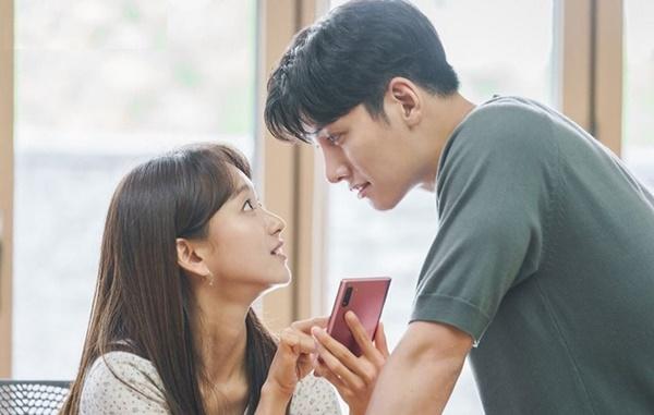 Park Bo Gum - Song Hye Kyo và những cặp đôi bị chê nhạt nhẽo khi yêu-8