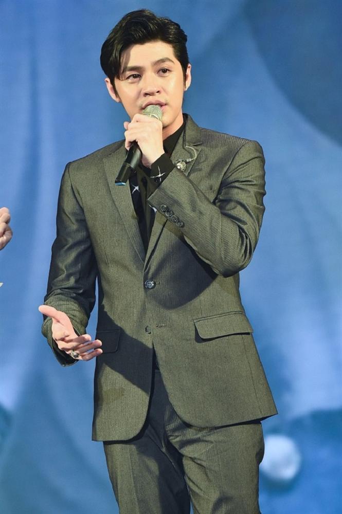 Noo Phước Thịnh hiện nguyên hình trên livestream: Có xứng vẻ đẹp nam thần?-1