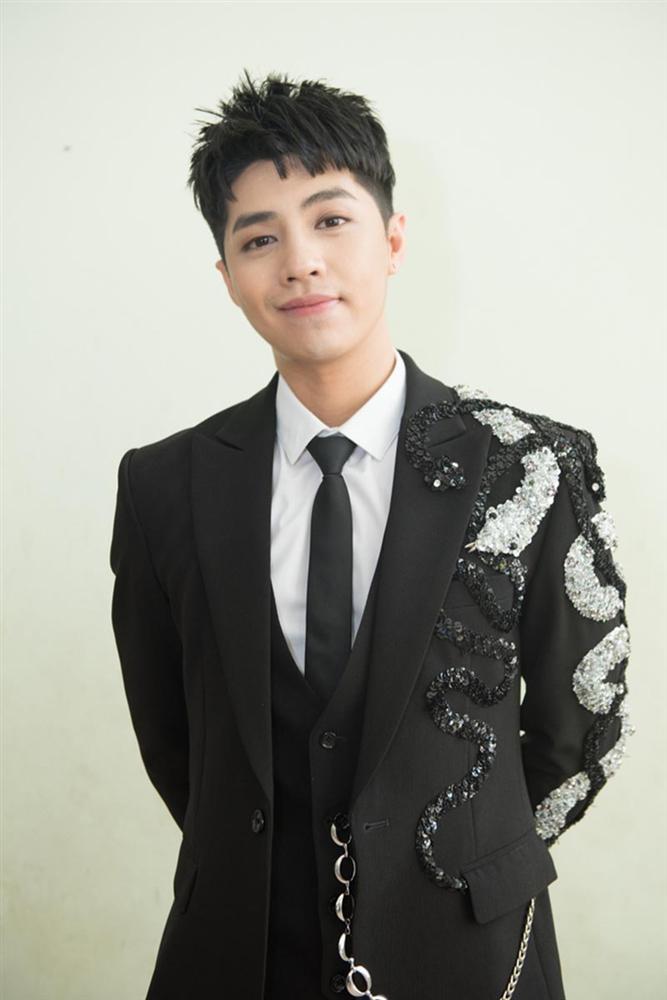 Noo Phước Thịnh hiện nguyên hình trên livestream: Có xứng vẻ đẹp nam thần?-5