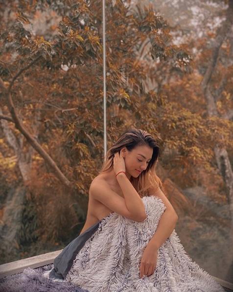 Hồng Quế book lịch chụp hình mà bị photographer đọc xong lờ: Hay là do mình hết thời?-3