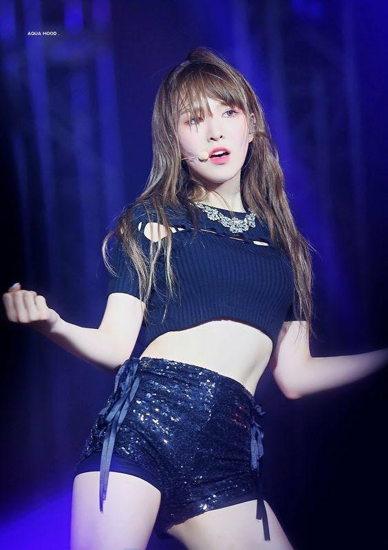 Nữ ca sĩ gây tranh cãi vì vòng eo chỉ 42 cm-6