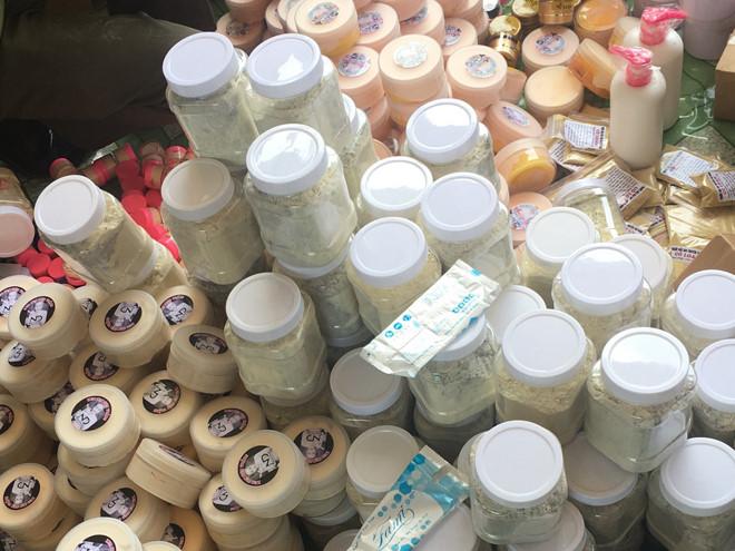 Thánh kem trộn bán kem trắng da từ dung dịch vệ sinh phụ nữ bị cơ quan chức năng sờ gáy-1