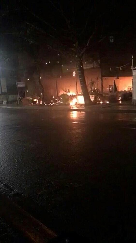 Nhà hàng MC Nguyên Khang bất ngờ cháy rụi khi vừa mở lại sau dịch: Thiệt hại 100%, phải nén buồn để giải quyết mọi chuyện-1