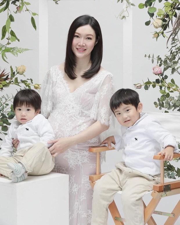 Hoa hậu ngực nở, mặt xinh nhờ dao kéo, giờ 4 năm đẻ 3 con tàn tạ không nhận ra-5