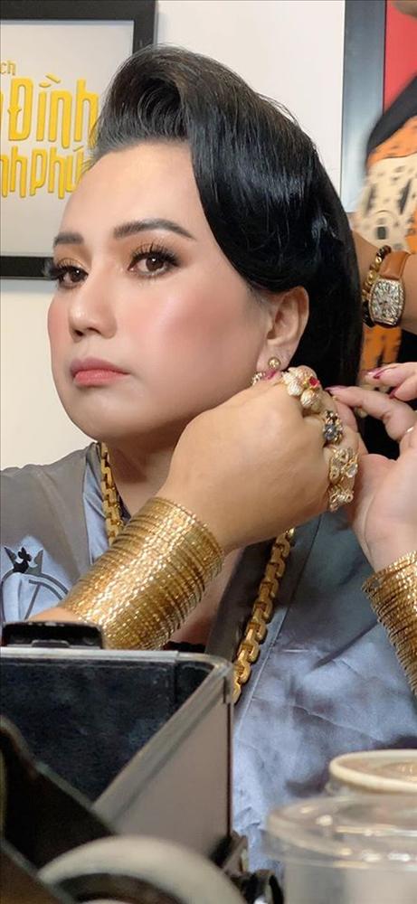 Ai chê cô Minh Hiếu 7 miếng đất đồng bóng sẽ tắt điện với phong cách Itaewon Class đây này!-6