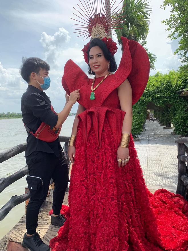 Ai chê cô Minh Hiếu 7 miếng đất đồng bóng sẽ tắt điện với phong cách Itaewon Class đây này!-8