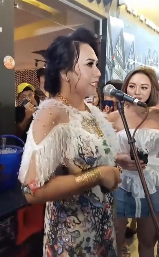 Ai chê cô Minh Hiếu 7 miếng đất đồng bóng sẽ tắt điện với phong cách Itaewon Class đây này!-9