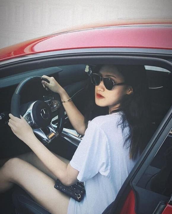 Rich kid sinh năm 2003 mới nổi của hội con nhà giàu Việt: Chiều cao hoa hậu, đi xe gần 20 tỷ-2