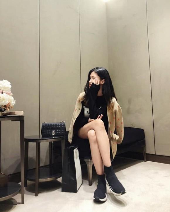 Rich kid sinh năm 2003 mới nổi của hội con nhà giàu Việt: Chiều cao hoa hậu, đi xe gần 20 tỷ-6