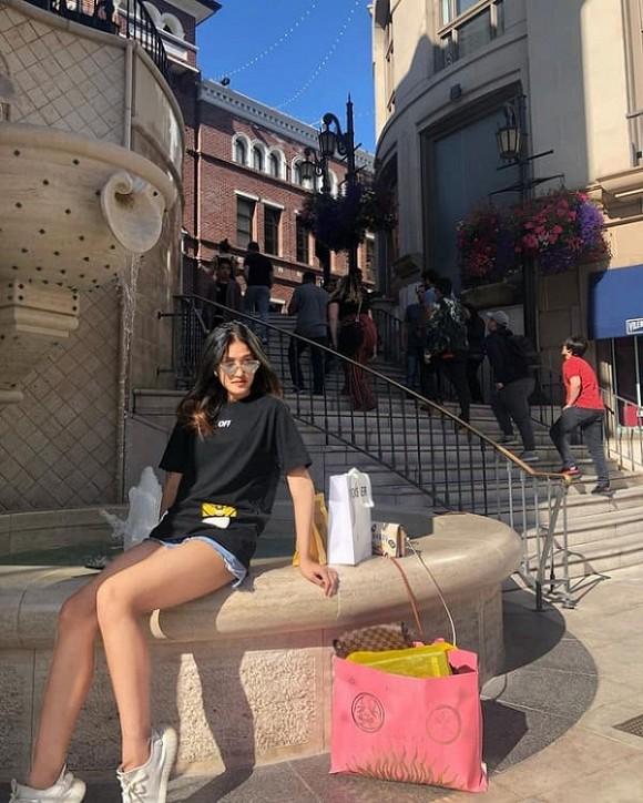 Rich kid sinh năm 2003 mới nổi của hội con nhà giàu Việt: Chiều cao hoa hậu, đi xe gần 20 tỷ-7