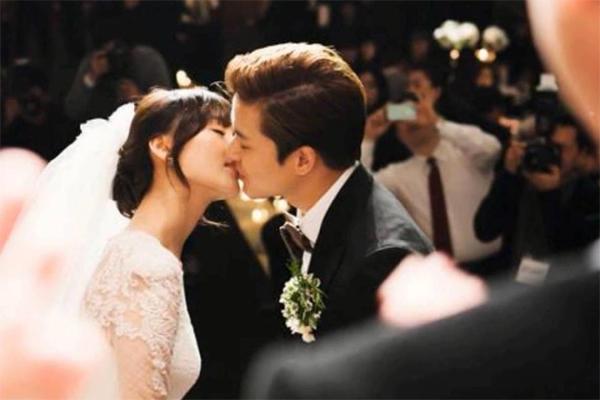 Cô đi hỏi cả xã hội này xem, nhắn tin với người yêu cũ là bình thường-1