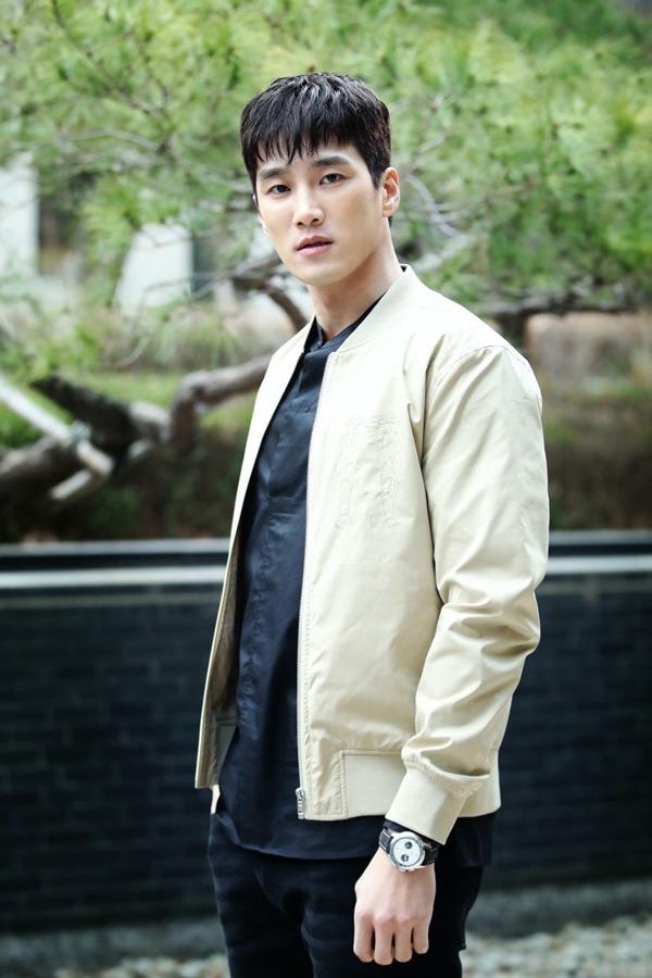 Ôm hi vọng sẽ hot cùng Song Joong Ki, cuối cùng tài tử này đi bốc vác ở công trường-2