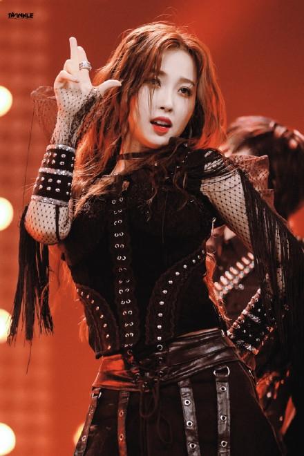 Top 9 Thanh xuân có bạn lộ diện, thánh lố Ngu Thư Hân mất vị trí center-3