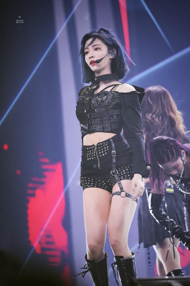 Top 9 Thanh xuân có bạn lộ diện, thánh lố Ngu Thư Hân mất vị trí center-4