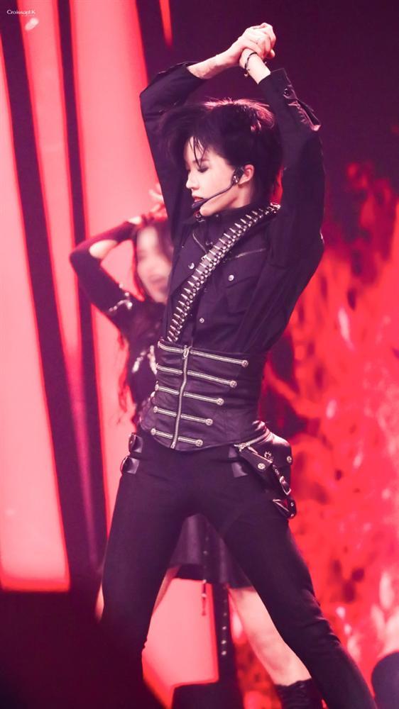 Top 9 Thanh xuân có bạn lộ diện, thánh lố Ngu Thư Hân mất vị trí center-10