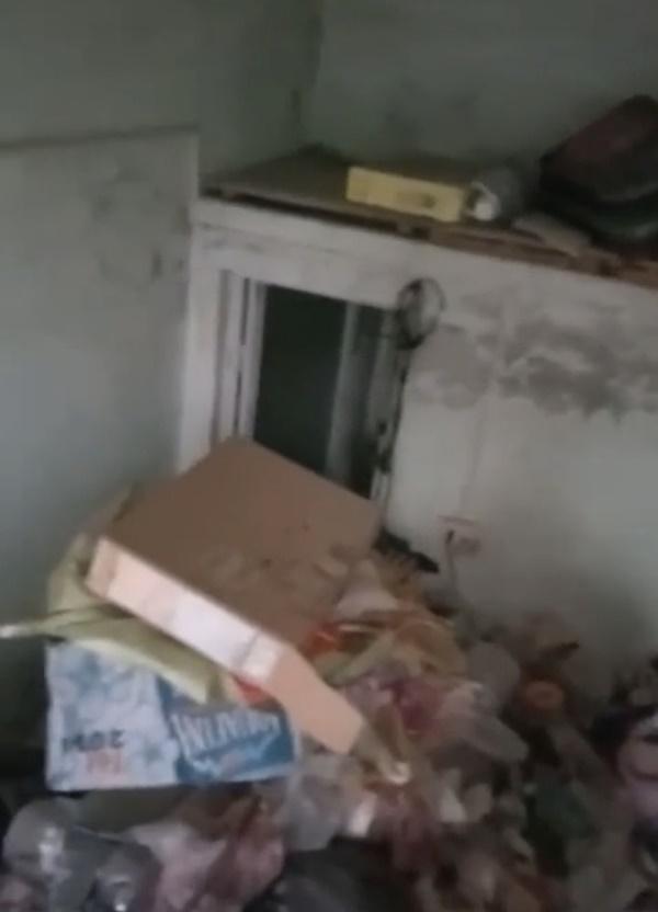 Nữ sinh Hà Nội khiến phòng trọ ngập ngụa rác thải chất cao như núi, bốc mùi hôi thối: Chủ trọ tiết lộ những điều bất thường-3