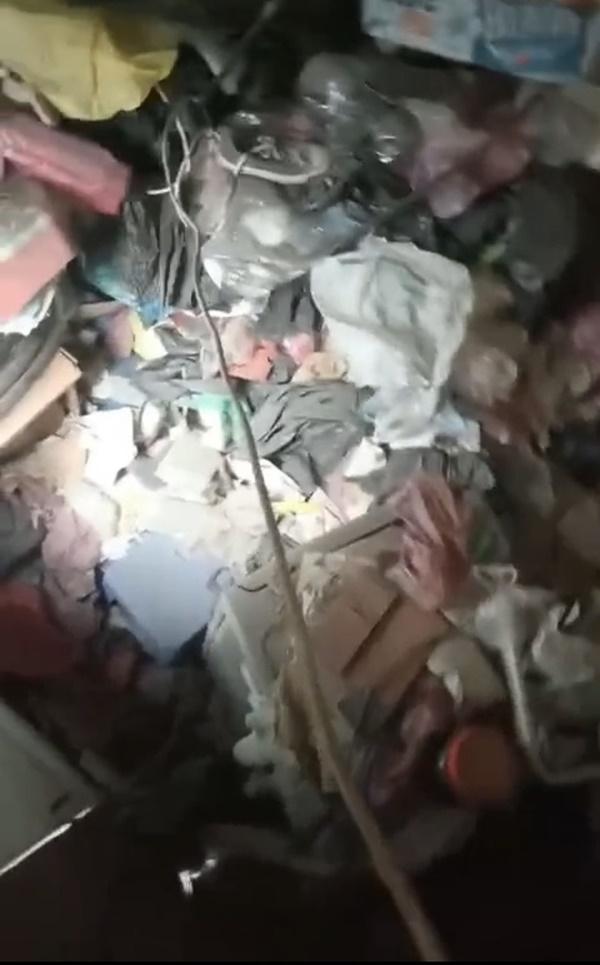 Nữ sinh Hà Nội khiến phòng trọ ngập ngụa rác thải chất cao như núi, bốc mùi hôi thối: Chủ trọ tiết lộ những điều bất thường-4