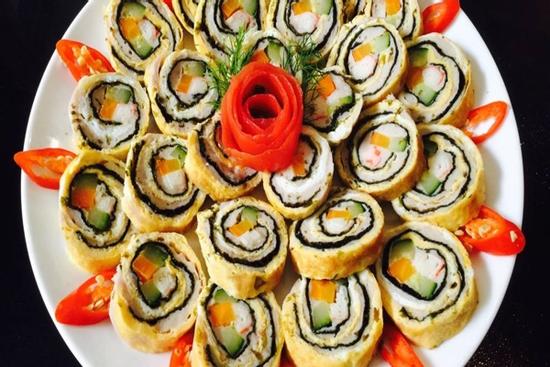 Trứng cuộn vân mây hấp đùi gà nấm