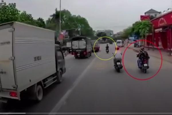 Clip: Cãi nhau với bạn trai, mẹ quăng con 2 tháng tuổi xuống sàn nhà-2