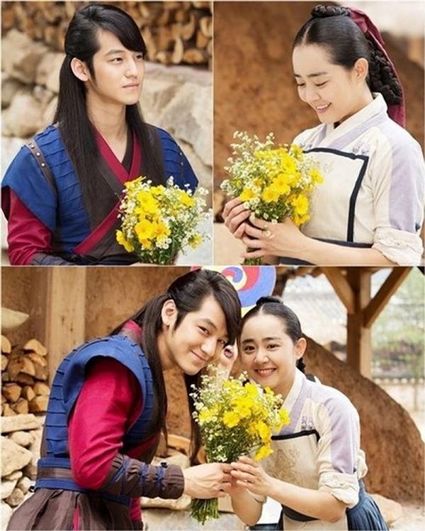 Khán giả đã rất vui mừng khi Kim Bum và Moon Geun Young “phim giả tình thật” sau khi hợp tác trong drama cổ trang “Goddess Of Fire” và còn cùng nhau đi du lịch châu Âu rất tình cảm. Dẫu vậy câu chuyện tình tưởng đẹp ấy lại chỉ kéo dài được 7 tháng là kết thúc.