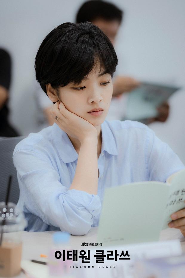 Hè nóng ná thở, muốn xén tóc cho nhẹ đầu chị em hãy tham khảo 3 kiểu tóc ngắn được sủng nhất trong phim Hàn-10