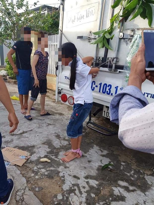 Người mẹ trói buộc chân tay bé gái vào xe tải vì trộm tiền: Chỉ là răn đe, dạy dỗ con thôi-2