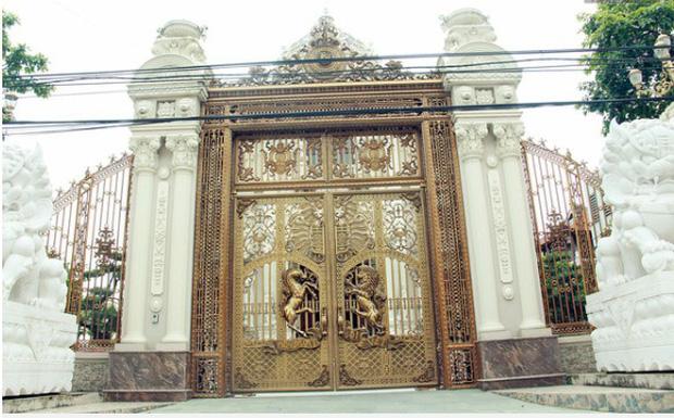 Lâu đài xây gần 10 năm của tỷ phú Nam Định, chỉ riêng gỗ lát sàn cũng có giá 120 tỷ đồng-4