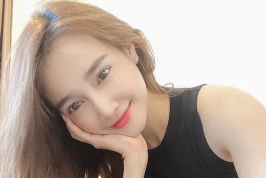 Nhã Phương chế thơ 'thả thính' chồng, nghe xong ai nấy đều ghen tị với Trường Giang