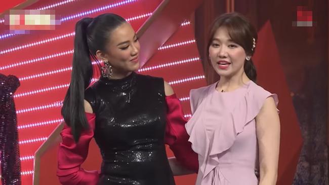 Hari Won và Trường Giang thi nhau tố Trấn Thành là fan bự chà bá của Erik-2