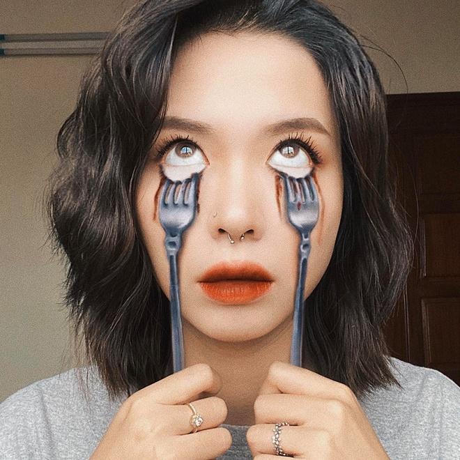 Khi bỏ lớp make up kinh dị, Thuỳ Trang là một cô gái có gương mặt xinh xắn, cá tính. Ngoài thân hình cân đối, 9X sở hữu chiều cao 1,70 m. Khi được hỏi bí quyết để có body chuẩn, 9X cho hay mỗi ngày dù bận rộn, cô luôn tranh thủ dành ra khoảng 2 tiếng để tập nhảy hiện đại. Bên cạnh đó, Trang cũng dành thời gian để nghỉ ngơi, ăn uống đầy đủ nhất có thể.