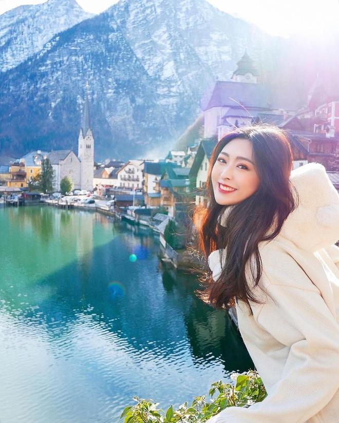 Cô cũng hứng thú với việc ghi lại những khoảnh khắc đẹp. Nếu không đi du lịch, cô thường diện những trang phục đẹp để chụp hình, thỏa mãn sở thích cá nhân.