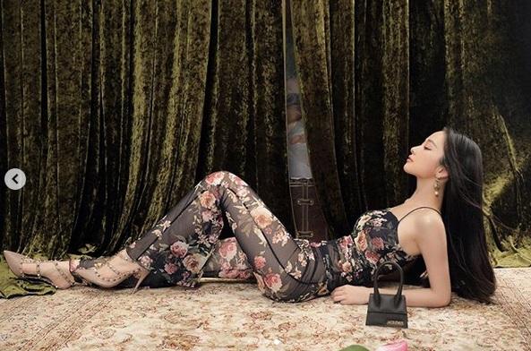 Đụng hàng set đồ xuyên thấu không phải ai cũng dám mặc, Jun Vũ lại thắng áp đảo Ngọc Trinh-4