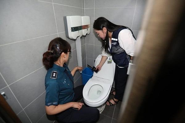 Nghi phạm lắp camera trong nhà vệ sinh nữ đài KBS đầu thú-3