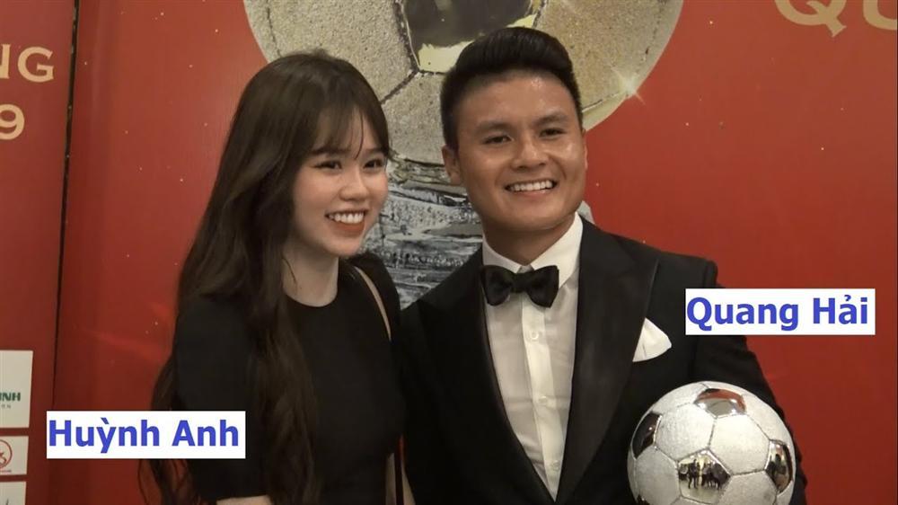 Quang Hải khoe ảnh diện áo đôi, bạn gái mới nhắn nhủ 2 chữ nghe quá đỗi ngọt ngào-3