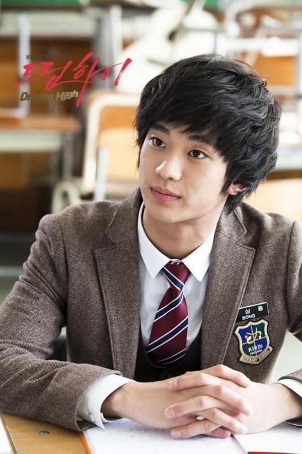 Thời điểm nhận vai nam chính trong phim, Kim Soo Hyun vẫn chỉ là một diễn viên không mấy tên tuổi. Tuy nhiên thực lực của Kim Soo Hyun đã 