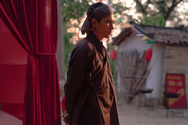 Cởi áo trước mặt Ngọc Trinh, Chi Pu được fan đẩy thuyền với người đẹp vòng eo 56-3