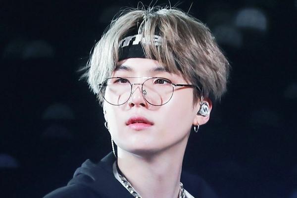 Bất chấp scandal, Suga (BTS) vẫn thẳng tiến vào Billboard Hot 100-2