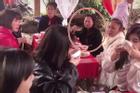 Giữa đám cưới, 2 cô gái ở Tuyên Quang cạn hết cả bát rượu, phản ứng người phụ nữ bàn bên mới bất ngờ