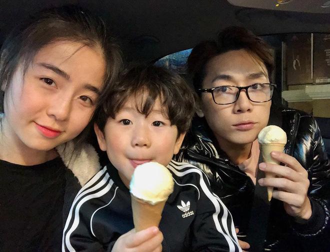 Ba Duy đăng ảnh ngày bé chứng minh Đậu sao y bản chính, bảo sao cậu nhóc còn nhận nhầm-1