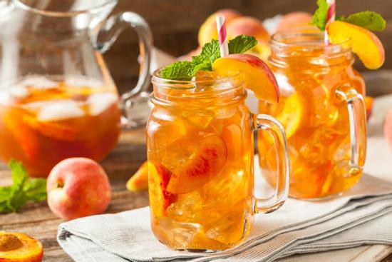 Học cách làm đào ngâm và pha trà đào tuyệt ngon của 9X tha hồ giải nhiệt mùa hè