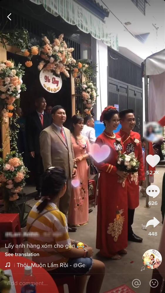 CHUYỆN HIẾM: Cặp đôi nhà đối diện cưới nhau, thông gia liếc sang là biết nhà kia đang làm gì-1